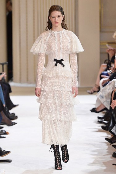 giambattista-valli-aw17-runway-6